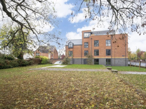 Elliot Oliver - Stunning 3 Bedroom Penthouse With Large Terrace And Parking