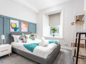 The Annick Suite No.1