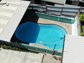 Cosy 2 bedroom unit with pool,Wifi parking