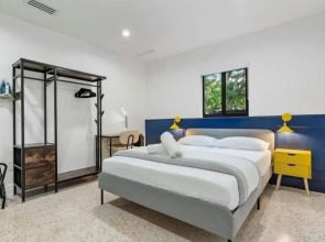 Sleek Modern Miami Getaway With Pool Oasis