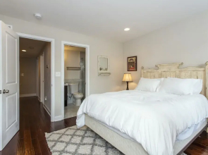 Home Away From Home - Grad Hospital Gem With Patio