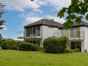 Coedrath Park 17 - Short Walk to Beach, Pet Friendly