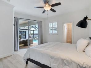 Sandpiper Sanctuary -waterfront Luxury With Private Pool, Spa & Dock 3 Bedroom Home