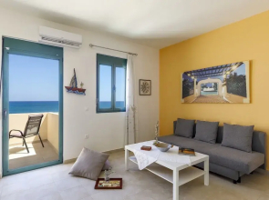 Live by the sea at House Almyra