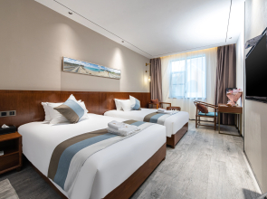 Yintan Zeyinju Hotel