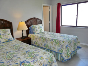 Inviting Beachfront Condo With Pool, spa and Views