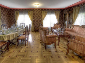 Fried Castle Hotel and Restaurant