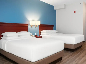 Signature Inn & Suites Hamilton