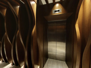 Flora by Crossroads Hotel