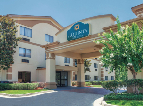 La Quinta Inn & Suites by Wyndham Jackson Airport