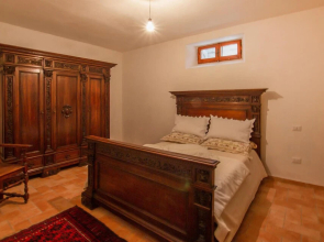 Beautiful Home in Londa With 2 Bedrooms and Wifi