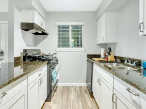Upgraded Historic Apartment Pearl Neighbor Parking and Bikes