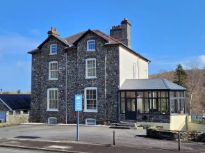 Llys Bach Apartment at Llys Aeron