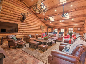 Grand Mountain Retreat in Angel Fire w/ Game Room!