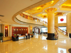 Enrichee Gloria Plaza Hotel