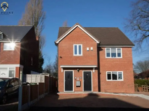 Modern 3-Storey Apartment & Free Parking