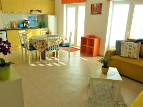 Geltoni apartamentai