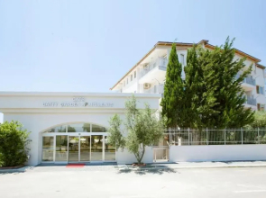 Catty Cats Garden Hotel