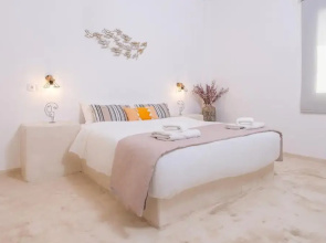Golden Sunrise Suites - Santorini Superior Suite