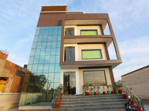 FabHotel Aakarshan Paradise