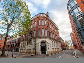 Large Convenient City Centre Apartment