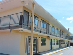 Rodeway Inn & Suites