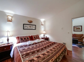 16GS - Hot Tub - BBQ - Pets Ok - Sleeps 2