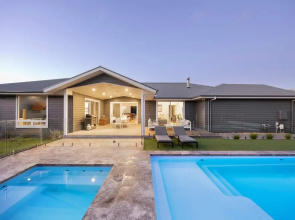 The Break Pool Spa Sauna Beach
