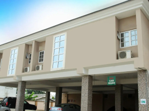 De Castle Luxury Home