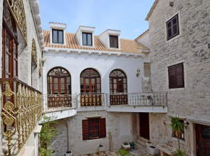 Palace Derossi