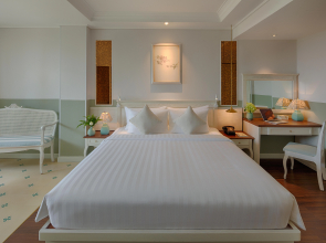 Au Lac Charner Hotel