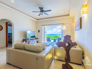 Isla 33 Resort & Villas