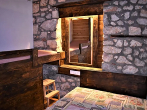 Μικρή Πέτρινη Μεζονέτα 2