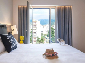 Moxy Patra Marina