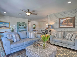 Hot Tub & Spacious Yard: Chino Valley Home!