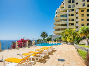 The Cliff Side Apartment by MHM