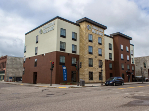 Cobblestone Hotel & Suites - Newton