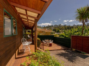 Cedar Cottage - Tairua Holiday Home