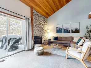 Snowcreek Iv #594 3 Bedroom Condo