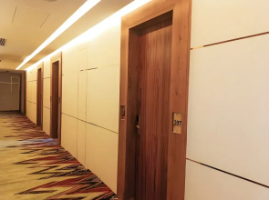 Hotel Maharaja Crest