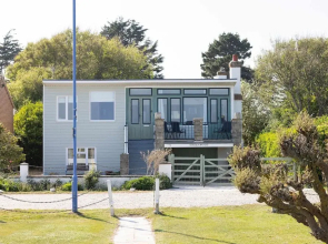 Historic Railway Home - Selsey Seafront