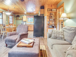 Charming 'fox Den' Cabin in Whittier w/ Hot Tub!
