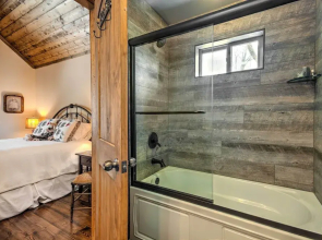 Luxury Sapphire Cabin: Mtn Views + Resort Access!