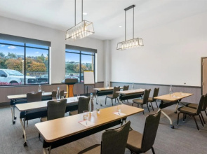 Hotel Indigo Everett - Waterfront Place by IHG