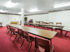 Super 8 Whitehall