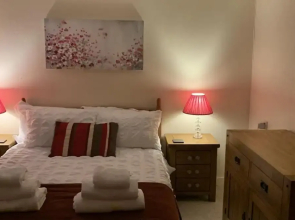 2-bed House Sleeps 4 - Enclosed Garden - Tv & Wifi