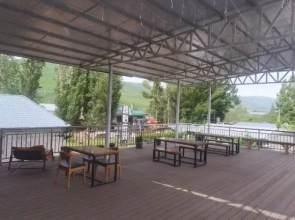Nalati Two smaller resident homestays