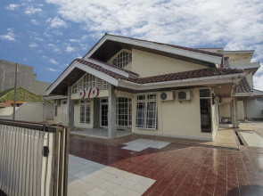 Oyo 1026 Cendrawasih Homestay