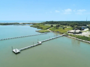 Quiet Sea Point Cottage by Redawning