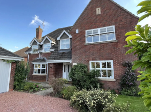 5 Bedroom, 4 Bathroom, Gym, Playroom, Country Home